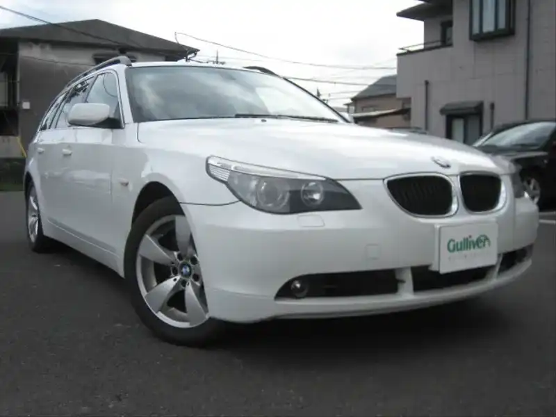 カタログ画像：５シリーズ（5 SERIES） ５２５ｉツーリング 2006年9月 ABA-NL25 2500cc アルピン・ホワイトⅢ 燃費8.5km / l  メイン