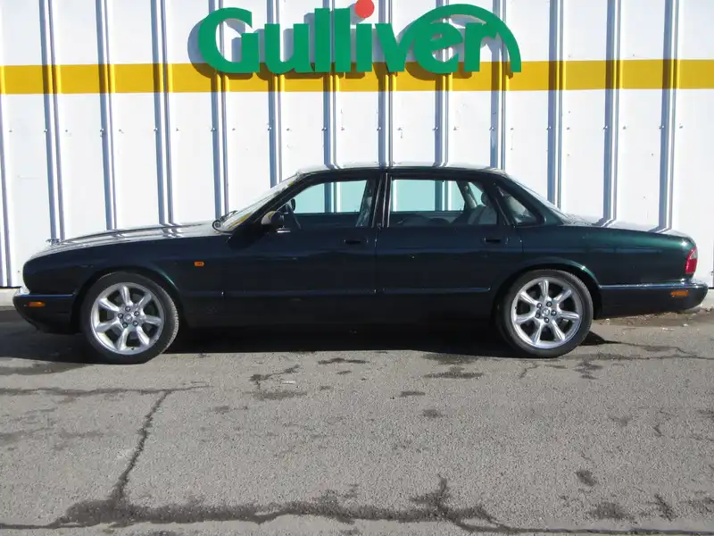 9000127 | カタログ画像：ＸＪ（XJ） ＸＪＲ ４．０スーパーチャージドＶ８ 1997年10月 E-JLFB 4000cc ブリティッシュレーシンググリーン 外装