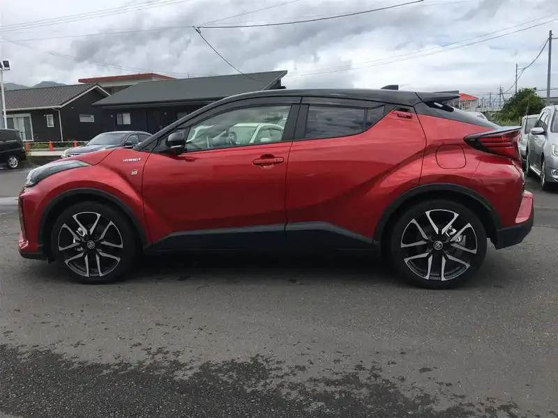 カタログ画像：Ｃ－ＨＲ（C-HR） Ｓ ＧＲスポーツ 2019年10月 6AA-ZYX11 1800cc ブラック×エモーショナルレッドⅡorエモーショナルレッドⅡ 燃費25.0km / l 外装