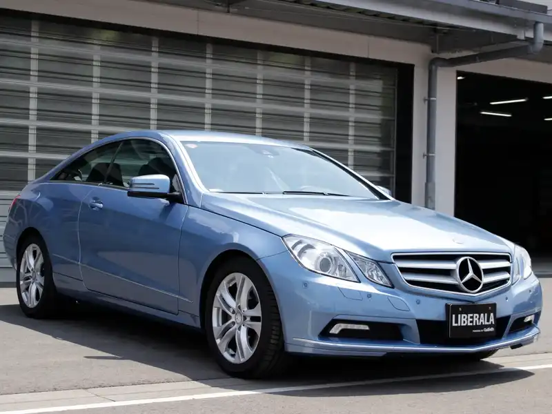 カタログ画像：Ｅクラス（E-CLASS） Ｅ３５０ クーペ 2009年7月 DBA-207356 3500cc インディゴライトブルー（Ｍ） 燃費9.1km / l  メイン（その他）