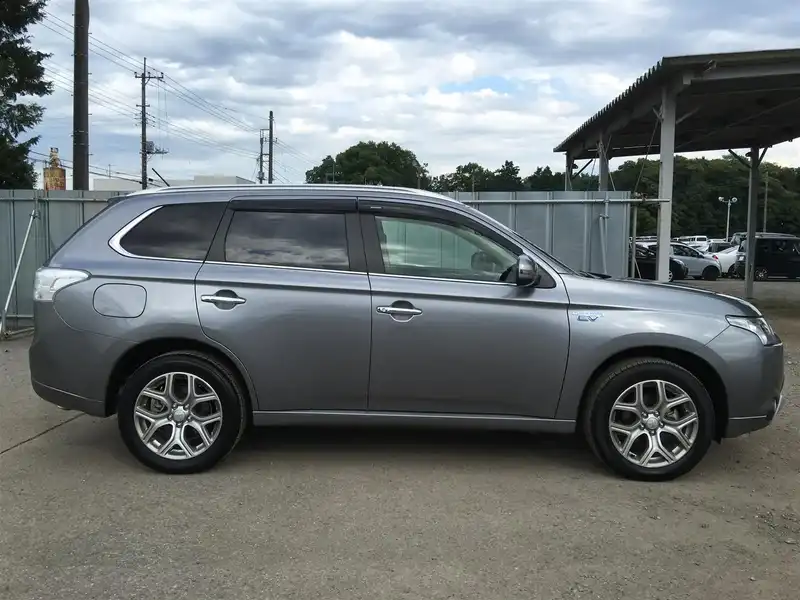 カタログ画像：アウトランダーＰＨＥＶ（OUTLANDER PHEV） スポーツスタイルエディション 2014年10月 DLA-GG2W 2000cc チタニウムグレーメタリック 外装