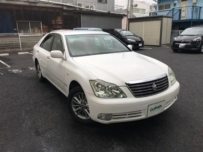 カタログ画像：クラウン（CROWN） ロイヤルサルーンｉ－Ｆｏｕｒ 2003年12月 UA-GRS183 3000cc ホワイトパールクリスタルシャイン 燃費11.4km / l  メイン