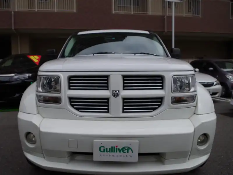 カタログ画像：ダッジ・ナイトロ（DODGE NITRO） ＳＸＴ 2010年7月 ABA-KA37 3700cc ストーンホワイトクリアコート 燃費7.3km / l フロント