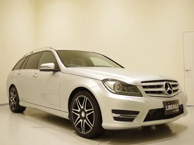 カタログ画像：Ｃクラスステーションワゴン（C-CLASS STATIONWAGON） Ｃ１８０ ブルーエフィシェンシー ステーションワゴン アバンギャルド 2012年7月 DBA-204249 1800cc イリジウムシルバー（Ｍ）orパラジウムシルバー（Ｍ）orダイヤモンドシルバー（Ｍ） 燃費13.2km / l メイン