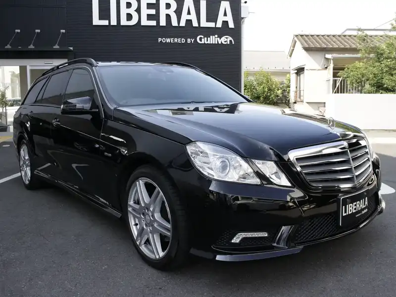 カタログ画像：Ｅクラスステーションワゴン（E-CLASS STATIONWAGON） Ｅ２５０ ＣＧＩブルーエフィシェンシー ステーションワゴン １２５！エディション 2011年1月 DBA-212247C 1800cc オブシディアンブラック（Ｍ） 燃費11.0km / l  外装