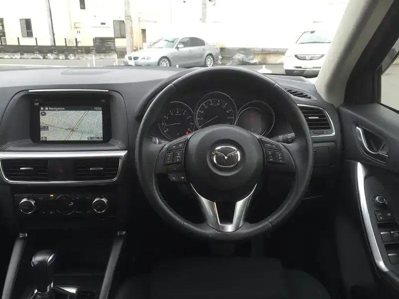 カタログ画像：ＣＸ－５（CX-5） ２０Ｓ 2015年1月 DBA-KEEFW 2000cc ディープクリスタルブルーマイカ 燃費16.4km / l 内装