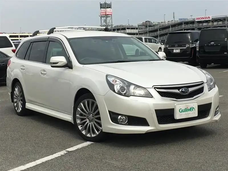 カタログ画像：レガシィツーリングワゴン（LEGACY TOURING WAGON） ２．５ｉアイサイトスポーツセレクション 2010年11月 DBA-BR9 2500cc サテンホワイト・パール 燃費12.4km / l  メイン