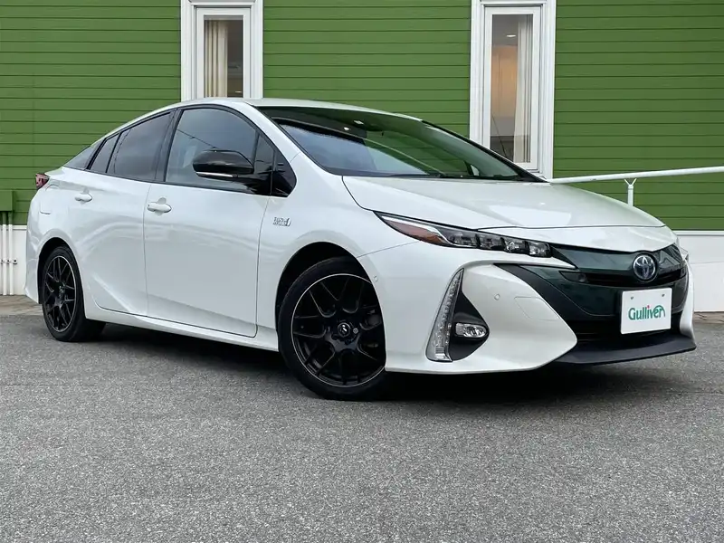 カタログ画像：プリウス（PRIUS） Ａツーリングセレクション 2018年12月 DAA-ZVW55 1800cc ホワイトパールクリスタルシャイン 燃費34.0km / l メイン