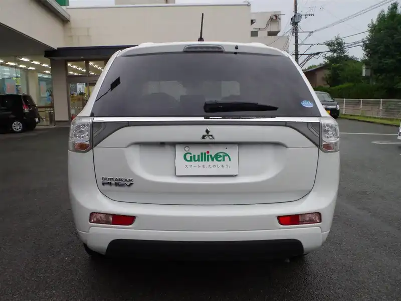 カタログ画像：アウトランダーＰＨＥＶ（OUTLANDER PHEV） Ｇナビパッケージ 2014年1月 DLA-GG2W 2000cc ホワイトパール バック