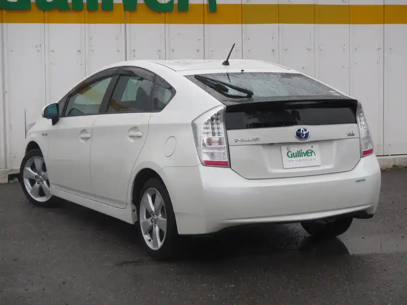 カタログ画像：プリウス（PRIUS） Ｇツーリングセレクション 2009年5月 DAA-ZVW30 1800cc ホワイトパールクリスタルシャイン 燃費35.5km / l  バック