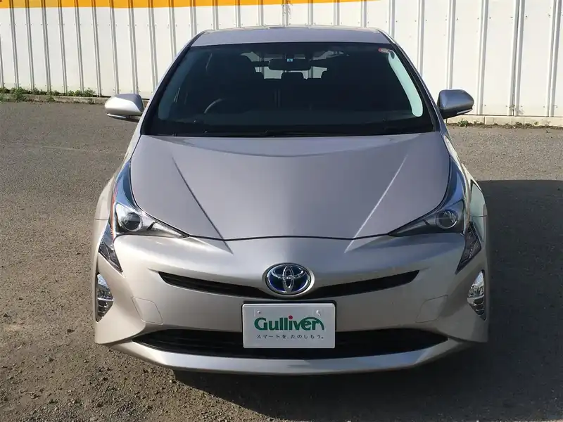 カタログ画像：プリウス（PRIUS） Ｓツーリングセレクション 2015年12月 DAA-ZVW55 1800cc シルバーメタリックorスティールブロンドメタリック 燃費34.0km / l フロント