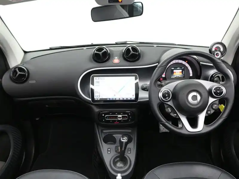 カタログ画像：スマートフォーツーカブリオ（SMART FORTWO CABRIO） ＢＲＡＢＵＳ スポーツ 2019年1月 DBA-453444 900cc ディープブラック 燃費22.0km / l 内装