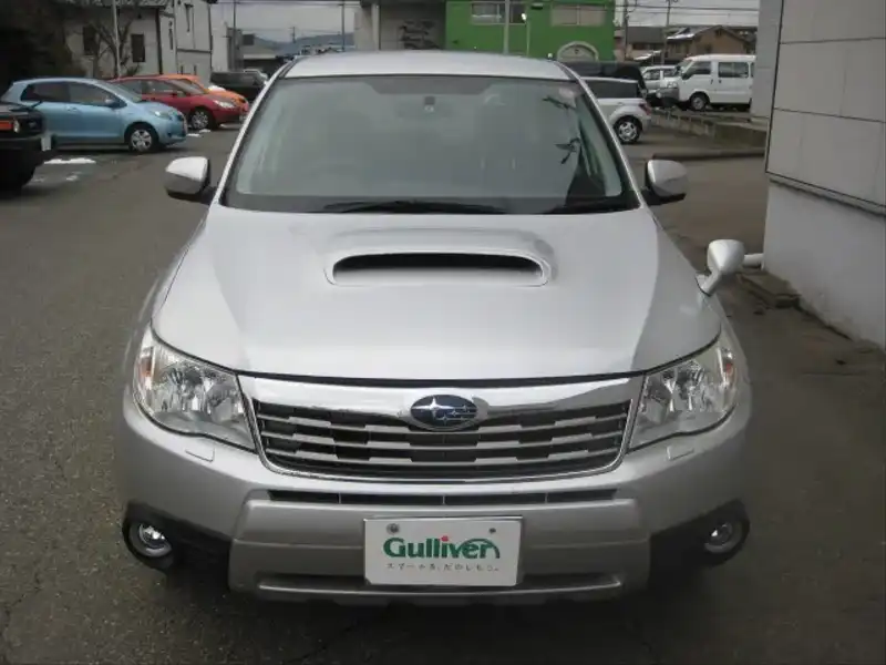 カタログ画像：フォレスター（FORESTER） ２．０ＸＴ 2010年4月 DBA-SH5 2000cc スパークシルバー・メタリック 燃費13.0km / l  フロント