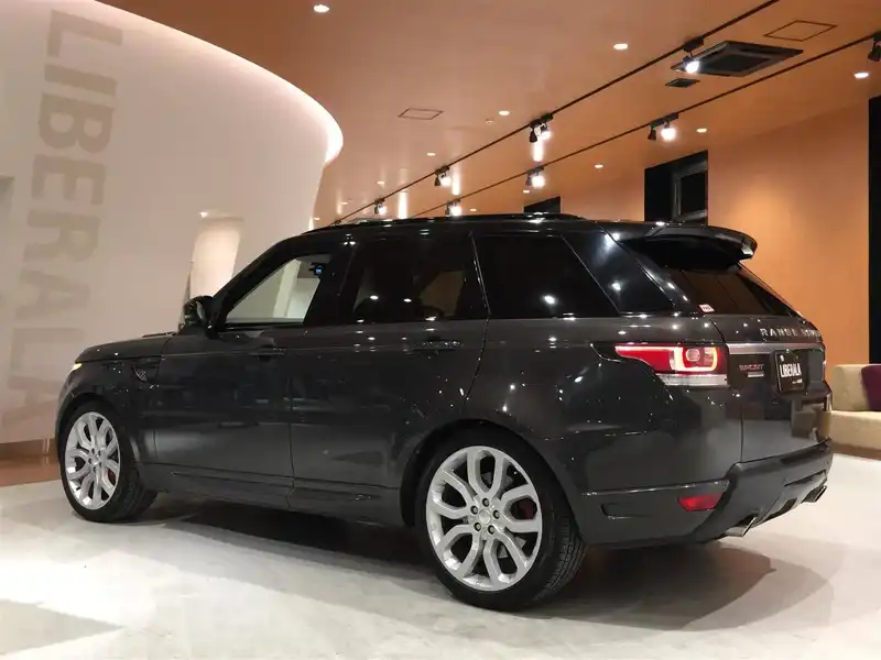 カタログ画像：レンジローバースポーツ（RANGE ROVER SPORT） オートバイオグラフィーダイナミック 2014年4月 ABA-LW5SA 5000cc コリス・グレイ（メタリック）orスコシア・グレイ（メタリック） 燃費7.3km / l バック