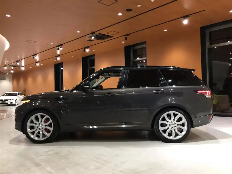 カタログ画像：レンジローバースポーツ（RANGE ROVER SPORT） オートバイオグラフィーダイナミック 2015年4月 ABA-LW5SA 5000cc カイコウラ・ストーン（メタリック）orコーズウェイ・グレイ（プレミアムメタリック）orコリス・グレイ（メタリック）orスコシア・グレイ（メタリック） 燃費7.3km / l 外装