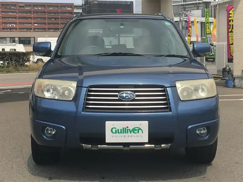 カタログ画像：フォレスター（FORESTER） ２．０Ｘ 2005年12月 CBA-SG5 2000cc ニューポートブルー・パール 燃費13.6km / l  フロント