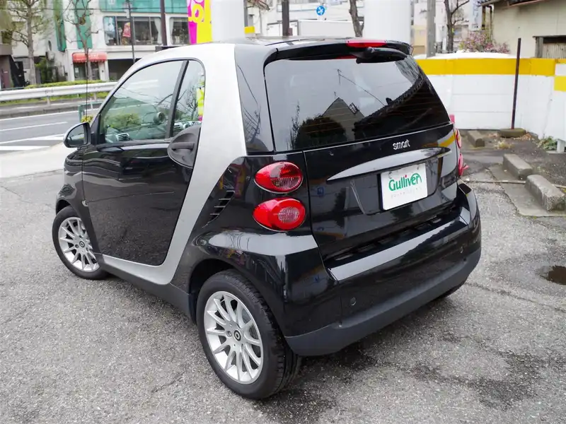 カタログ画像：スマートフォーツークーペ（SMART FORTWO COUPE） エディション１０ 2008年10月 CBA-451331 1000cc ディープブラック 燃費18.6km / l  バック