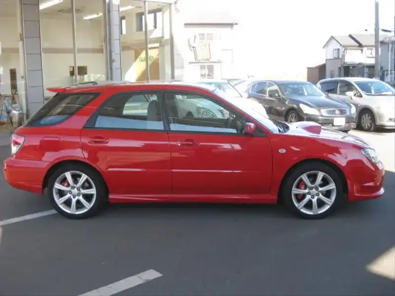 カタログ画像：インプレッサスポーツワゴン（IMPREZA SPORTS WAGON） ＷＲＸ 2005年6月 TA-GGA 2000cc ソリッドレッド 燃費11.4km / l  外装