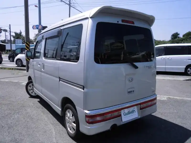 カタログ画像：アトレーワゴン（ATRAI WAGON） カスタムターボＲＳ ブラックエディション 2006年11月 TA-S330G 660cc ファインシルバーメタリック 燃費14.0km / l  バック