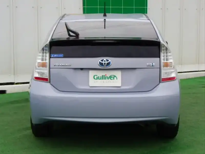 カタログ画像：プリウス（PRIUS） Ｇツーリングセレクション 2009年5月 DAA-ZVW30 1800cc シルバーメタリックorアイスバーグシルバーマイカメタリック 燃費35.5km / l  バック