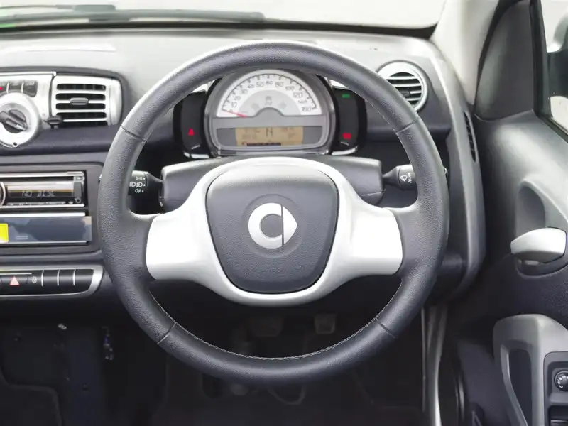 10078122 | カタログ画像：スマートフォーツーカブリオ（SMART FORTWO CABRIO） ＢＲＡＢＵＳ エクスクルーシブ 2012年8月 ABA-451433 1000cc 内装