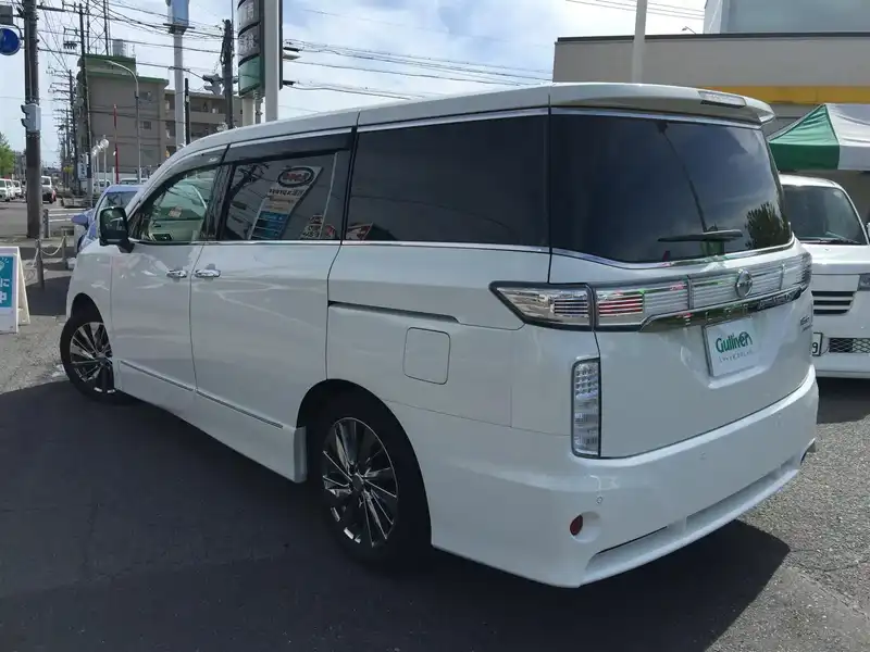 カタログ画像：エルグランド（ELGRAND） ３５０ハイウェイスターアーバンクロム 2018年12月 DBA-PNE52 3500cc ブリリアントホワイトパール（３Ｐ） 燃費9.2km / l 外装