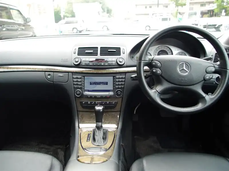 カタログ画像：Ｅクラス（E-CLASS） Ｅ３５０ アバンギャルド 2008年8月 DBA-211056C 3500cc キューバナイトシルバー（Ｍ）orイリジウムシルバー（Ｍ） 燃費8.6km / l  内装