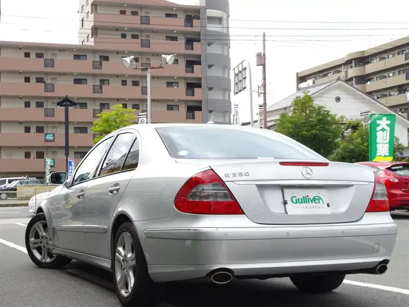 カタログ画像：Ｅクラス（E-CLASS） Ｅ３５０ アバンギャルド 2008年8月 DBA-211056C 3500cc キューバナイトシルバー（Ｍ）orイリジウムシルバー（Ｍ） 燃費8.6km / l  バック