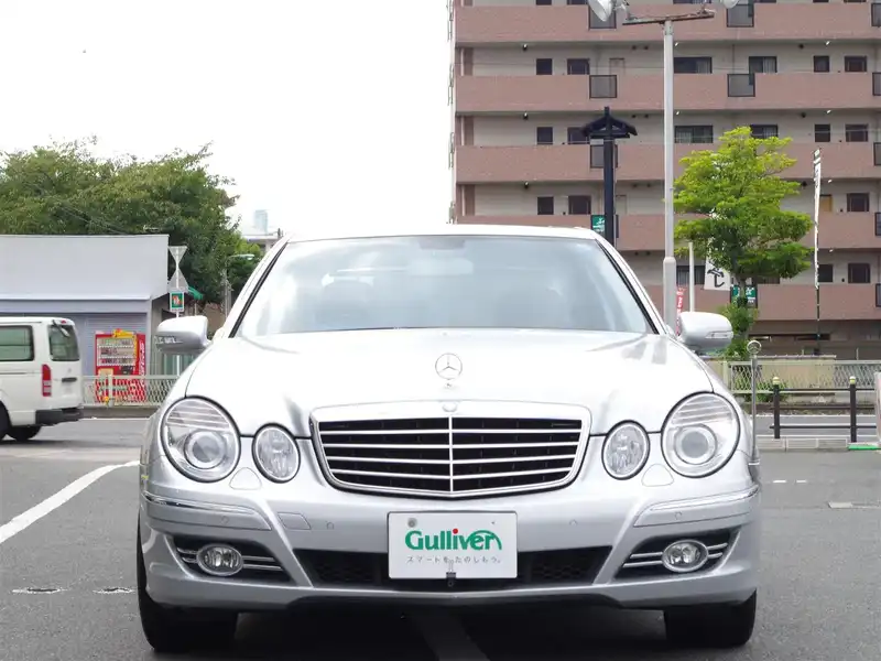 カタログ画像：Ｅクラス（E-CLASS） Ｅ３５０ アバンギャルド 2008年8月 DBA-211056C 3500cc キューバナイトシルバー（Ｍ）orイリジウムシルバー（Ｍ） 燃費8.6km / l  フロント