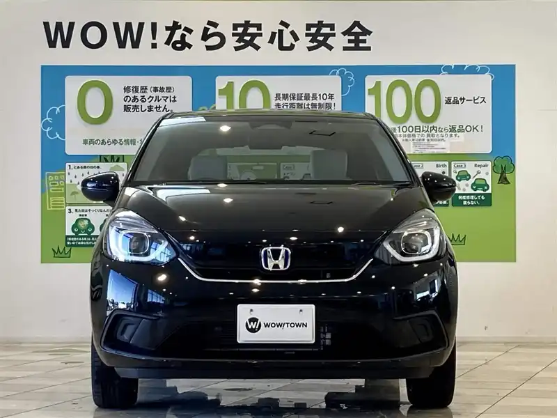 カタログ画像：フィット（FIT） ｅ：ＨＥＶホーム 2020年2月 6AA-GR4 1500cc クリスタルブラック・パール 燃費25.2km / l フロント