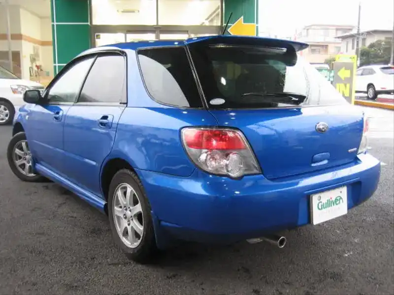 カタログ画像：インプレッサスポーツワゴン（IMPREZA SPORTS WAGON） １．５ｉ 2006年6月 LA-GG2 1500cc ＷＲブルー・マイカ 燃費15.0km / l  バック