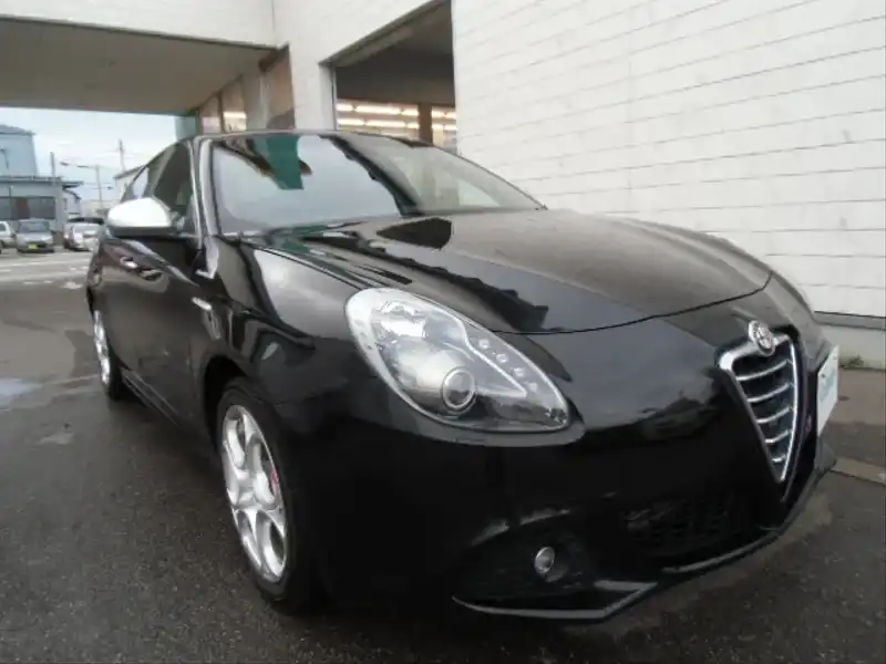 カタログ画像：ジュリエッタ（GIULIETTA） スポルティーバ 2013年3月 ABA-940141 1400cc ブラック 燃費15.6km / l メイン