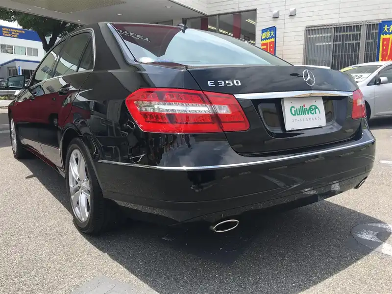 カタログ画像：Ｅクラス（E-CLASS） Ｅ３５０ ４マチック アバンギャルド 2009年10月 DBA-212087C 3500cc オブシディアンブラック（Ｍ）orブラック（Ｓ） 燃費8.5km / l  バック