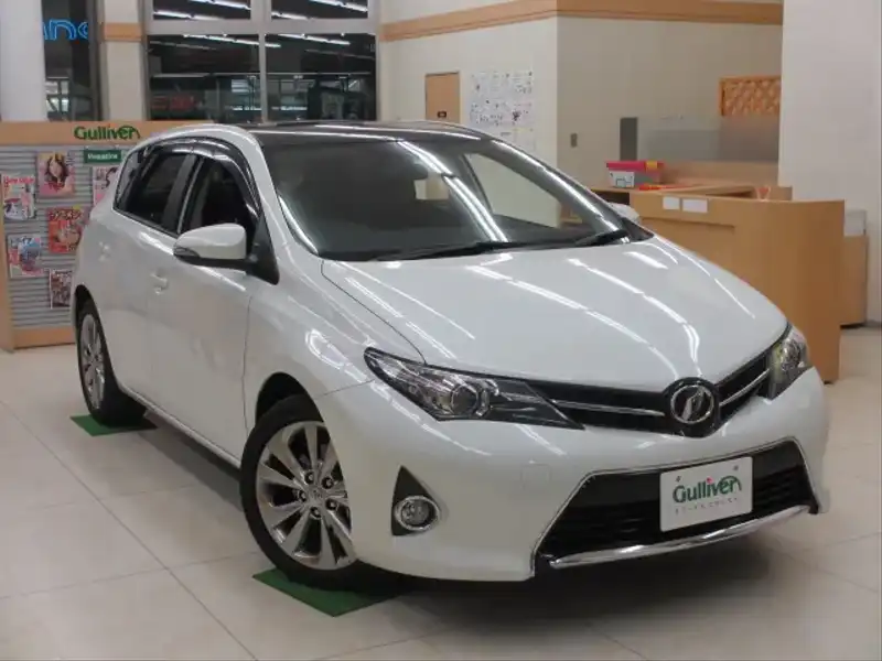 カタログ画像：オーリス（AURIS） ＲＳ Ｓパッケージ 2012年8月 DBA-ZRE186H 1800cc ホワイトパールクリスタルシャイン 燃費14.4km / l メイン