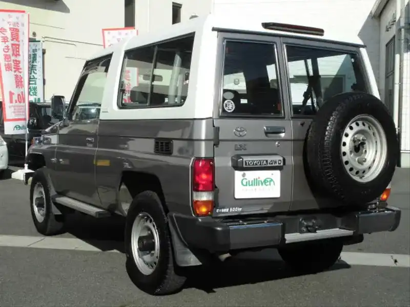 カタログ画像：ランドクルーザー７０（LAND CRUISER 70） ＬＸ ２ドア（ＦＲＰ） 2004年4月 KG-HZJ74V 4200cc グレーメタリック バック