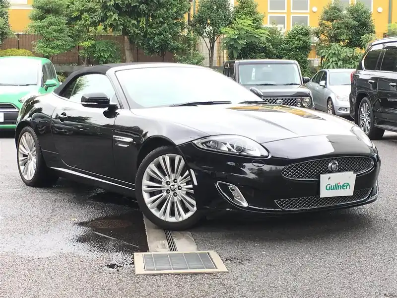 カタログ画像：ＸＫ（XK） ＸＫポートフォリオコンバーチブル 2011年11月 CBA-J438B 5000cc エボニーorアルティメットブラック 燃費7.1km / l フロント