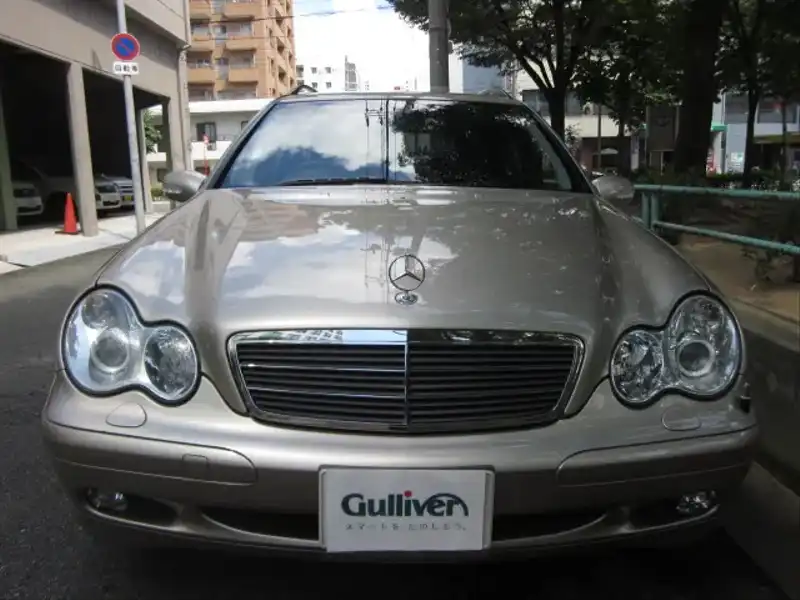 カタログ画像：Ｃクラスステーションワゴン（C-CLASS STATIONWAGON） Ｃ１８０コンプレッサー ステーションワゴン リミテッド 2003年10月 GH-203246 1800cc トラベルティンベージュ 燃費10.4km / l  フロント