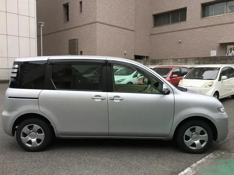 カタログ画像：シエンタ（SIENTA） Ｇ 2006年5月 CBA-NCP85G 1500cc シルバーマイカメタリック 燃費14.0km / l  外装