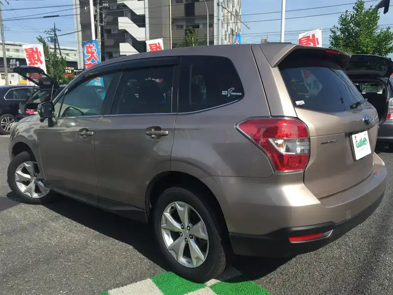 カタログ画像：フォレスター（FORESTER） ２．０ｉ－Ｌ アイサイト 2014年4月 DBA-SJ5 2000cc バーニッシュドブロンズ・メタリック 燃費15.2km / l バック