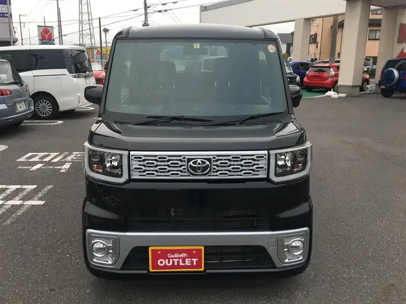 カタログ画像：ピクシスメガ（PIXIS MEGA） Ｇ 2015年7月 DBA-LA710A 660cc ブラックマイカメタリック 燃費23.2km / l フロント