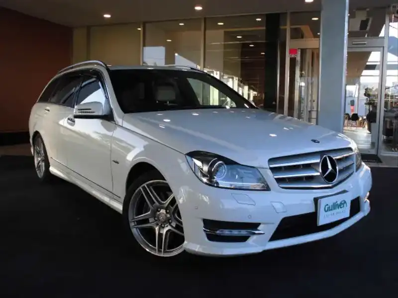 カタログ画像：Ｃクラスステーションワゴン（C-CLASS STATIONWAGON） Ｃ３５０ ブルーエフィシェンシー ステーションワゴン アバンギャルド 2012年7月 RBA-204257 3500cc ダイヤモンドホワイト（Ｍ） 燃費12.8km / l メイン