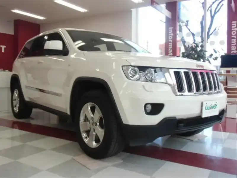 カタログ画像：ジープ・グランドチェロキー（JEEP GRAND CHEROKEE） ラレード 2011年3月 ABA-WK36 3600cc ストーンホワイトクリアコート 燃費7.8km / l メイン（その他）