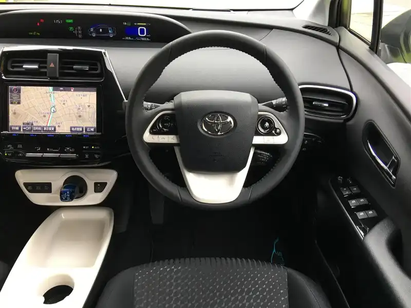 カタログ画像：プリウス（PRIUS） Ａ 2017年11月 DAA-ZVW55 1800cc サーモテクトライムグリーン 燃費34.0km / l 内装