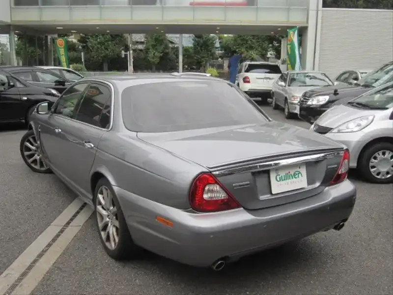 カタログ画像：ＸＪ（XJ） ＸＪ ４．２エグゼクティブ 2007年8月 CBA-J72SB 4200cc パールグレイorルナーグレイ 燃費6.9km / l  バック