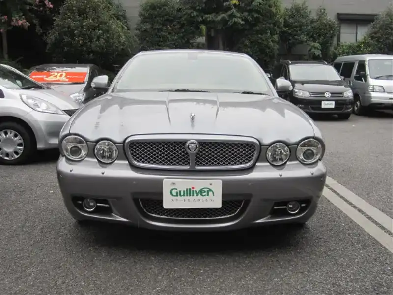 カタログ画像：ＸＪ（XJ） ＸＪ ４．２エグゼクティブ 2007年8月 CBA-J72SB 4200cc パールグレイorルナーグレイ 燃費6.9km / l  フロント