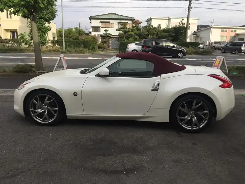 カタログ画像：フェアレディＺ（FAIRLADY Z） ロードスターバージョンＴ 2010年11月 CBA-HZ34 3700cc ブリリアントホワイトパール（３Ｐ） 燃費9.4km / l  外装