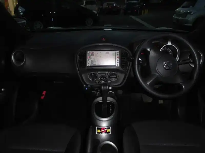 カタログ画像：ジューク（JUKE） １５ＲＳ 2010年6月 DBA-YF15 1500cc ダークメタルグレー（Ｍ） 燃費17.2km / l 内装