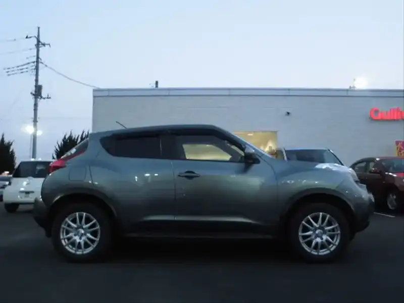 カタログ画像：ジューク（JUKE） １５ＲＳ 2010年6月 DBA-YF15 1500cc ダークメタルグレー（Ｍ） 燃費17.2km / l 外装