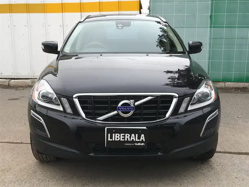 カタログ画像：ＸＣ６０（XC60） Ｔ５ ＬＥ 2011年10月 CBA-DB4204TXC 2000cc ブラック 燃費9.7km / l フロント