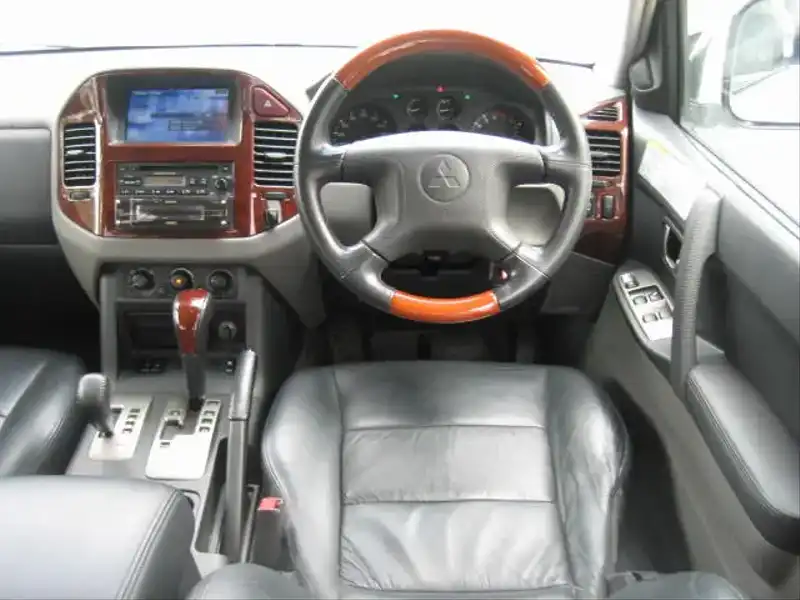 カタログ画像：パジェロ（PAJERO） アクティブフィールドエディション 2004年4月 LA-V73W 3000cc ウォームホワイトパール 内装